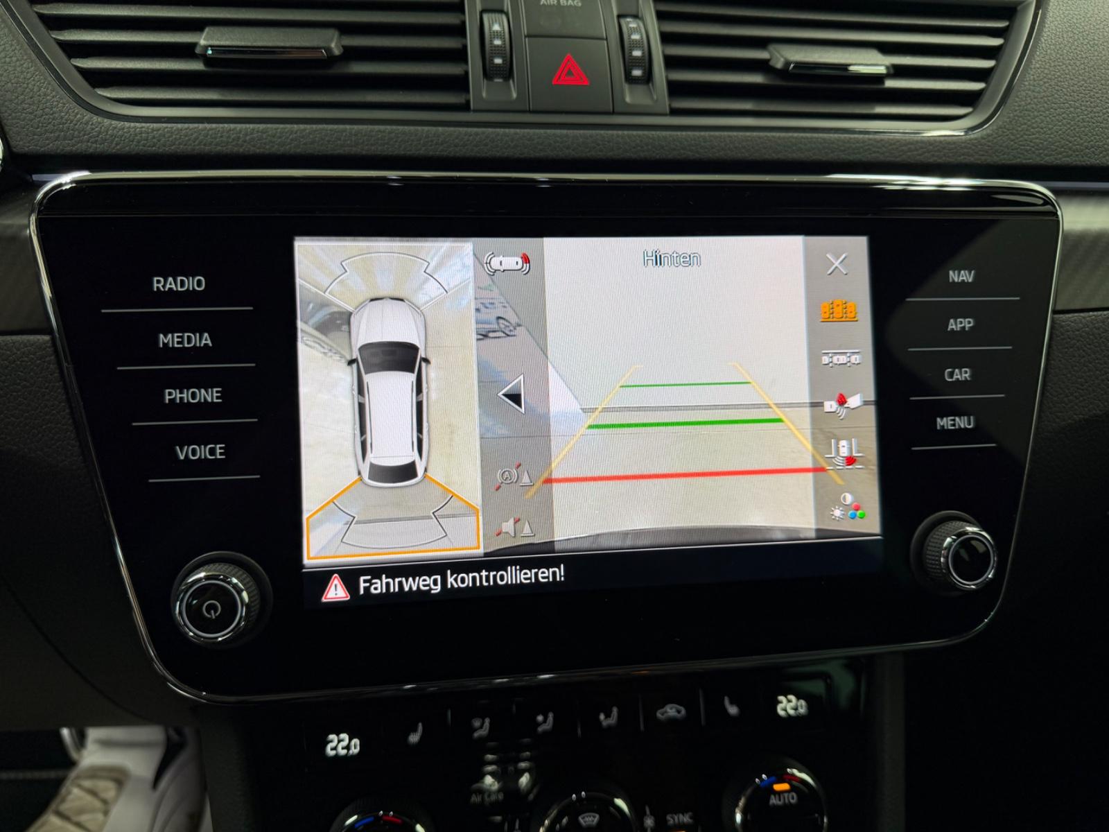 Skoda Superb Combi Sportline*AHK*Virtual*Amundsen