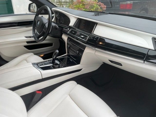 BMW 750i - INDIVIDUAL - LED - BMW Scheckheft