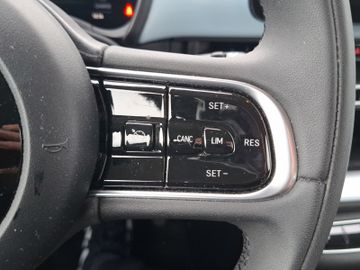 Fiat 500 e Icon KeyLess+Navi+SHZ+LM+SoundSys+SpurH