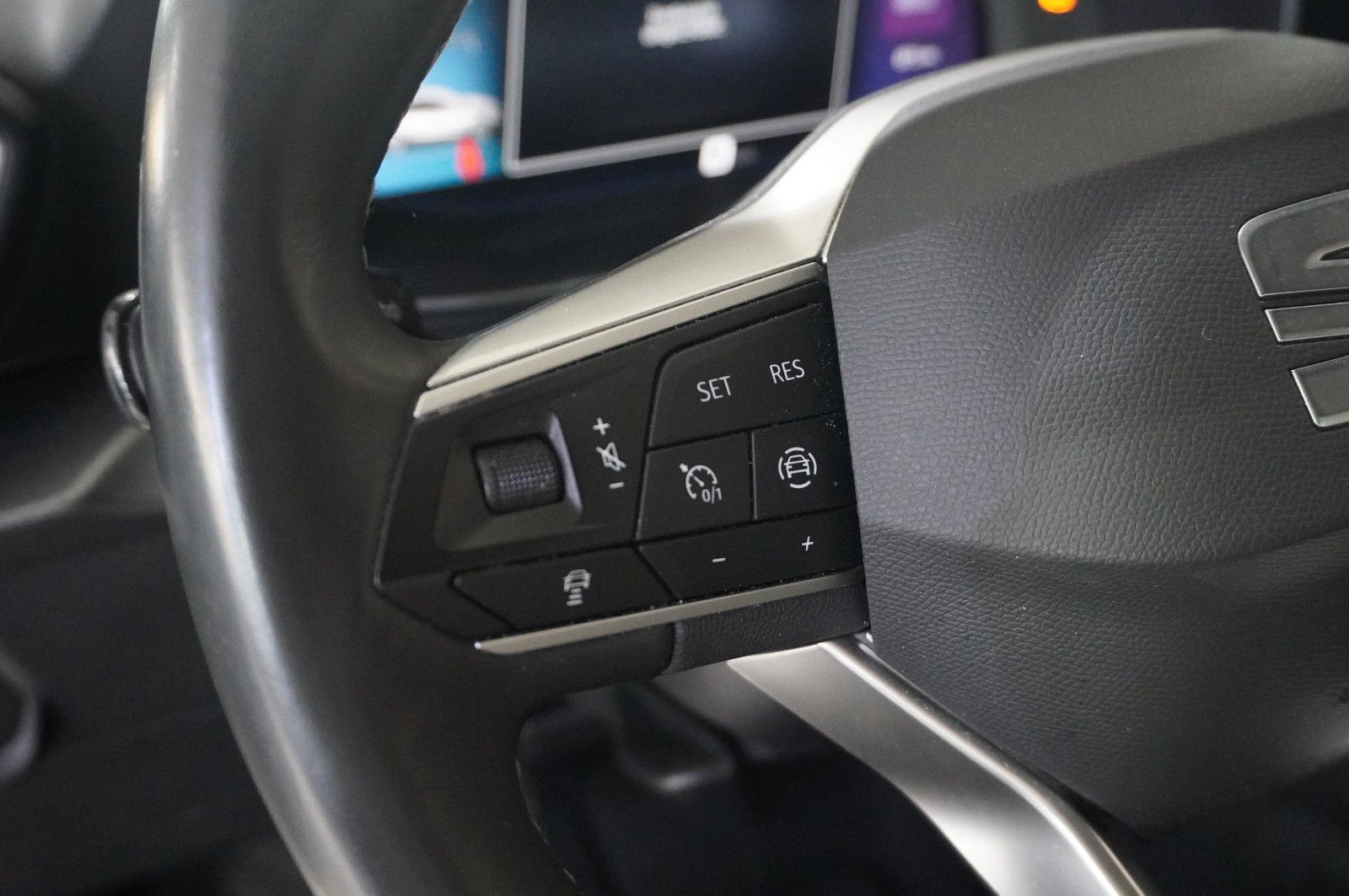 Fahrzeugabbildung SEAT Leon ST 2.0 TDI STYLE NAVI/LED/VIRT/SPORT/SH/DAB