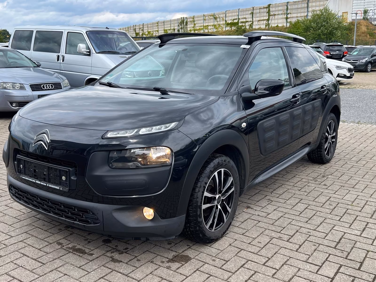 Citroën C4 Cactus Feel Klima 2. Hand 8 fach bereift