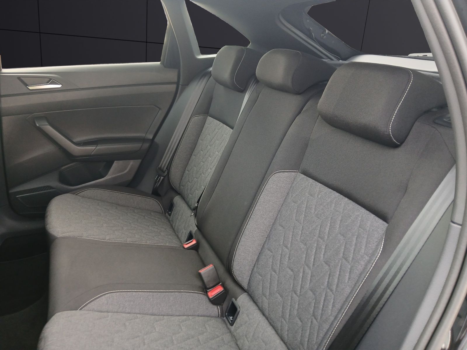 Fahrzeugabbildung Volkswagen Taigo Life TSI DSG IQ.Light ACC SHZ RearView 17"