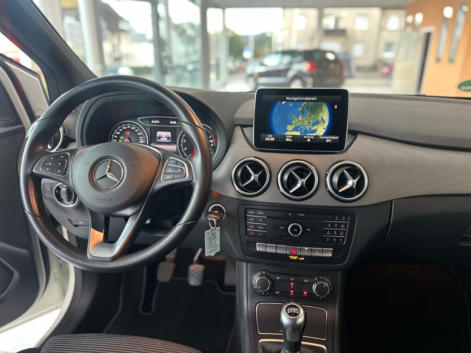 Mercedes-Benz B 180 Xenon Scheckheft Rückfahrkamera Style