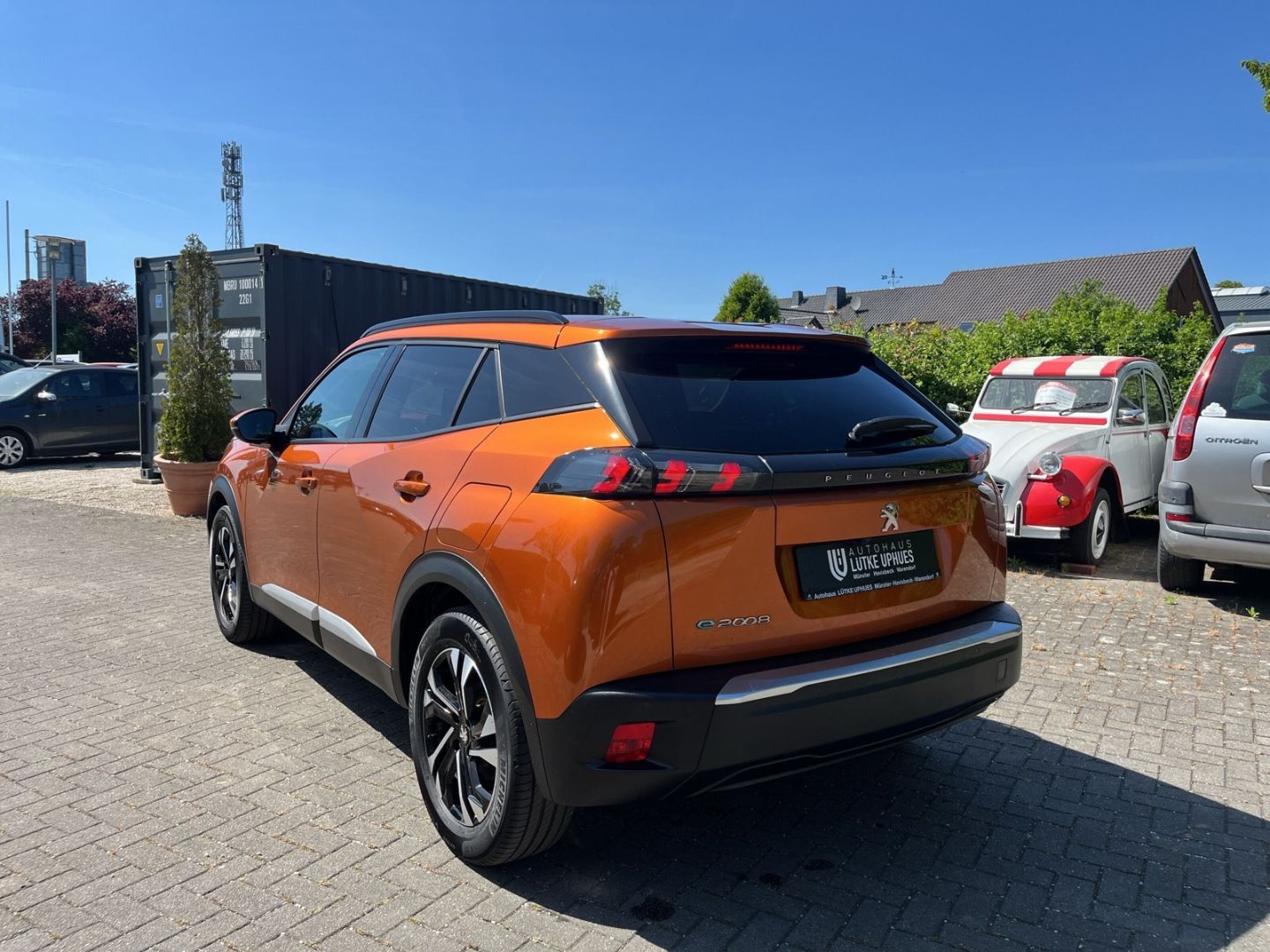 Fahrzeugabbildung Peugeot 2008 Allure Elektro 136 Navi CarPlay Temp.