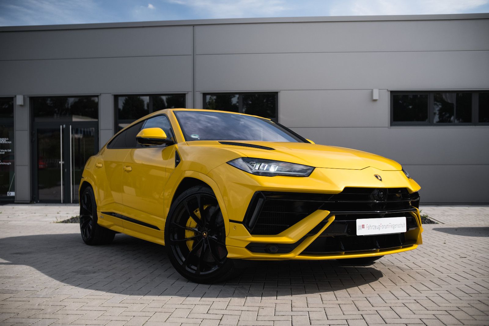 Fahrzeugabbildung Lamborghini Urus S - Carbon, 4-Sitz, B & O, HUD, Pano-Dach