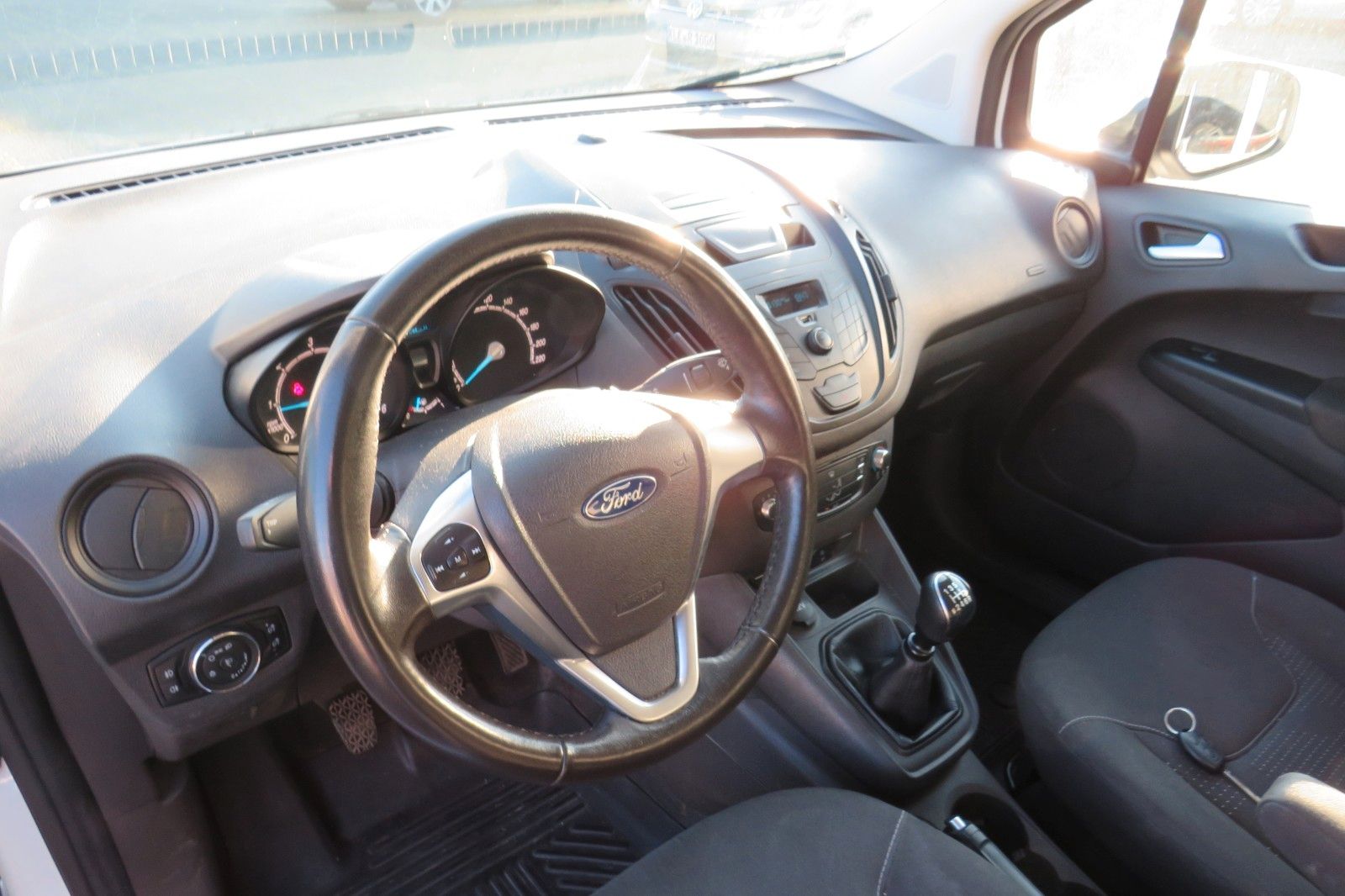 Fahrzeugabbildung Ford Transit Courier KASTEN KLIMA FLÜGEL 1.HD