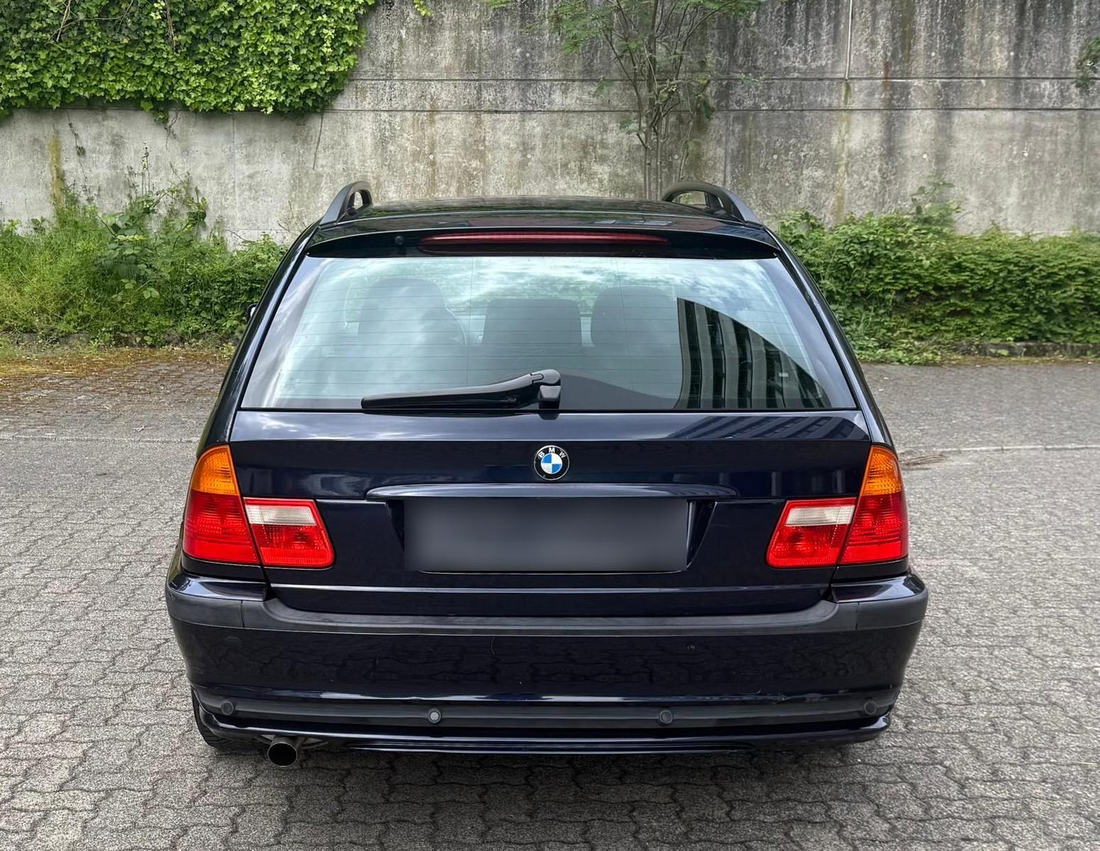 BMW 316 2005 — rear view