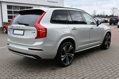 Fahrzeugabbildung Volvo XC90 B5 AWD* R-Design*STHZ*360°LUFT*B&W*22Zoll