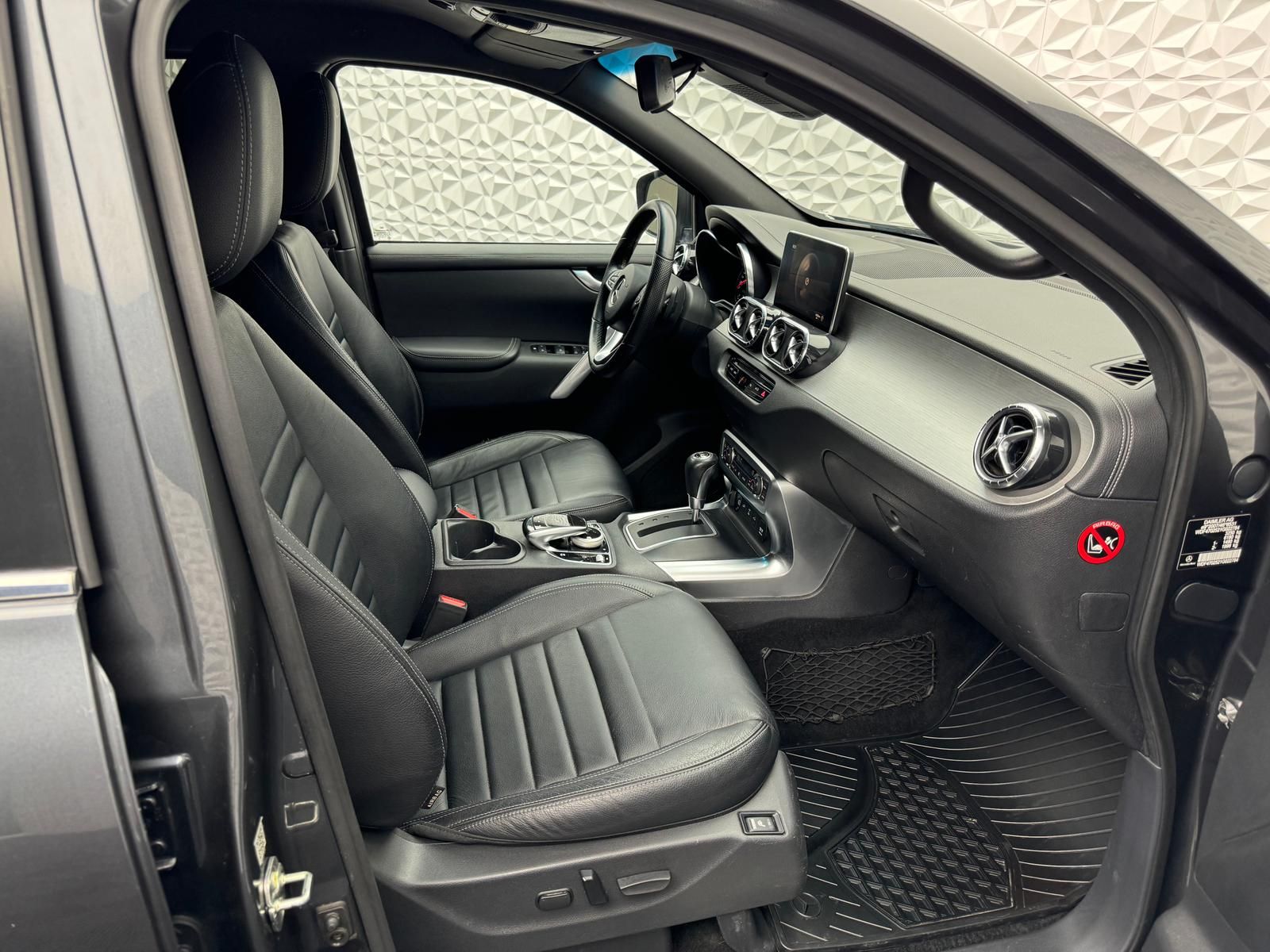 Fahrzeugabbildung Mercedes-Benz X350d POWER/4MATIC/STANDHZ/LED/KEYLES/360°/AHK