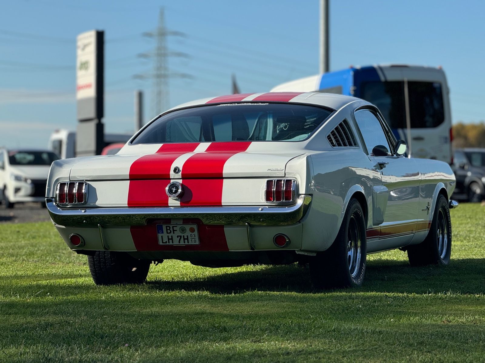 Fahrzeugabbildung Ford Mustang Fastback 4,7 V8 2+2 Fastback Pony
