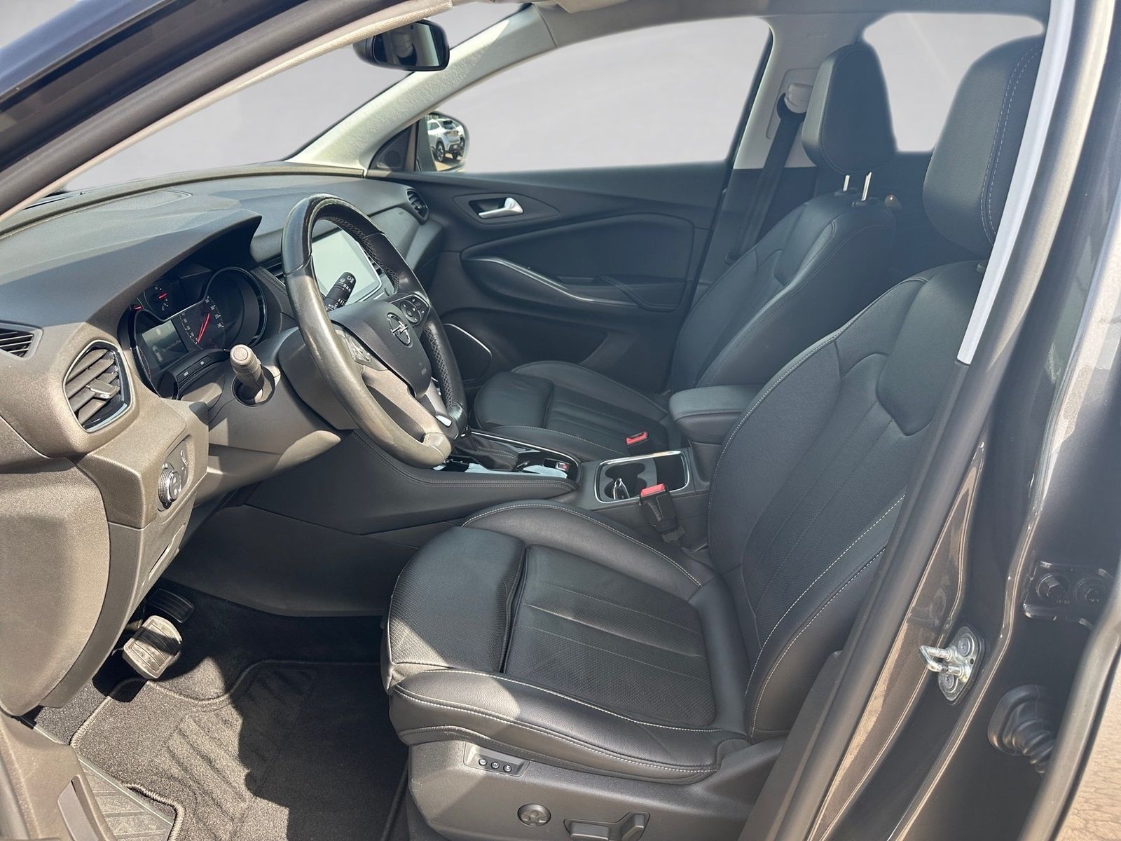 Fahrzeugabbildung Opel Grandland 1.2 Turbo Ultimate 360,AHK,LED,Leder