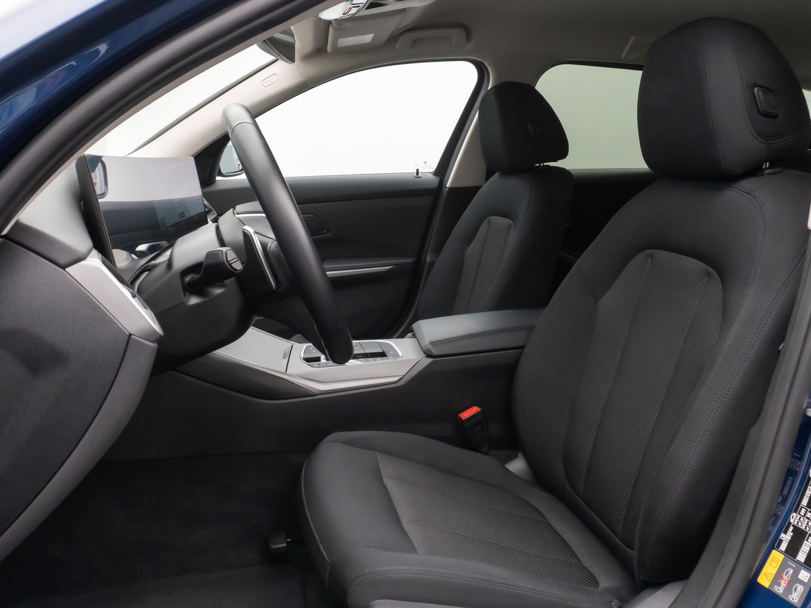 Fahrzeugabbildung BMW 330e HUD DAB HiFi CockPitPro PDC DrivingAssist