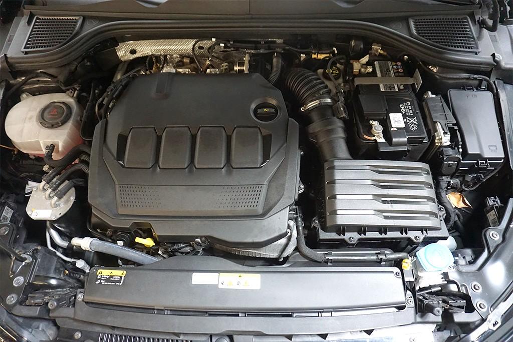 Volkswagen Golf 8 2.0TDI DSG Active Virtual Pano AHK HUD, миниатюра 15
