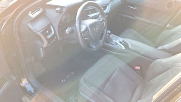 Lexus UX - 10