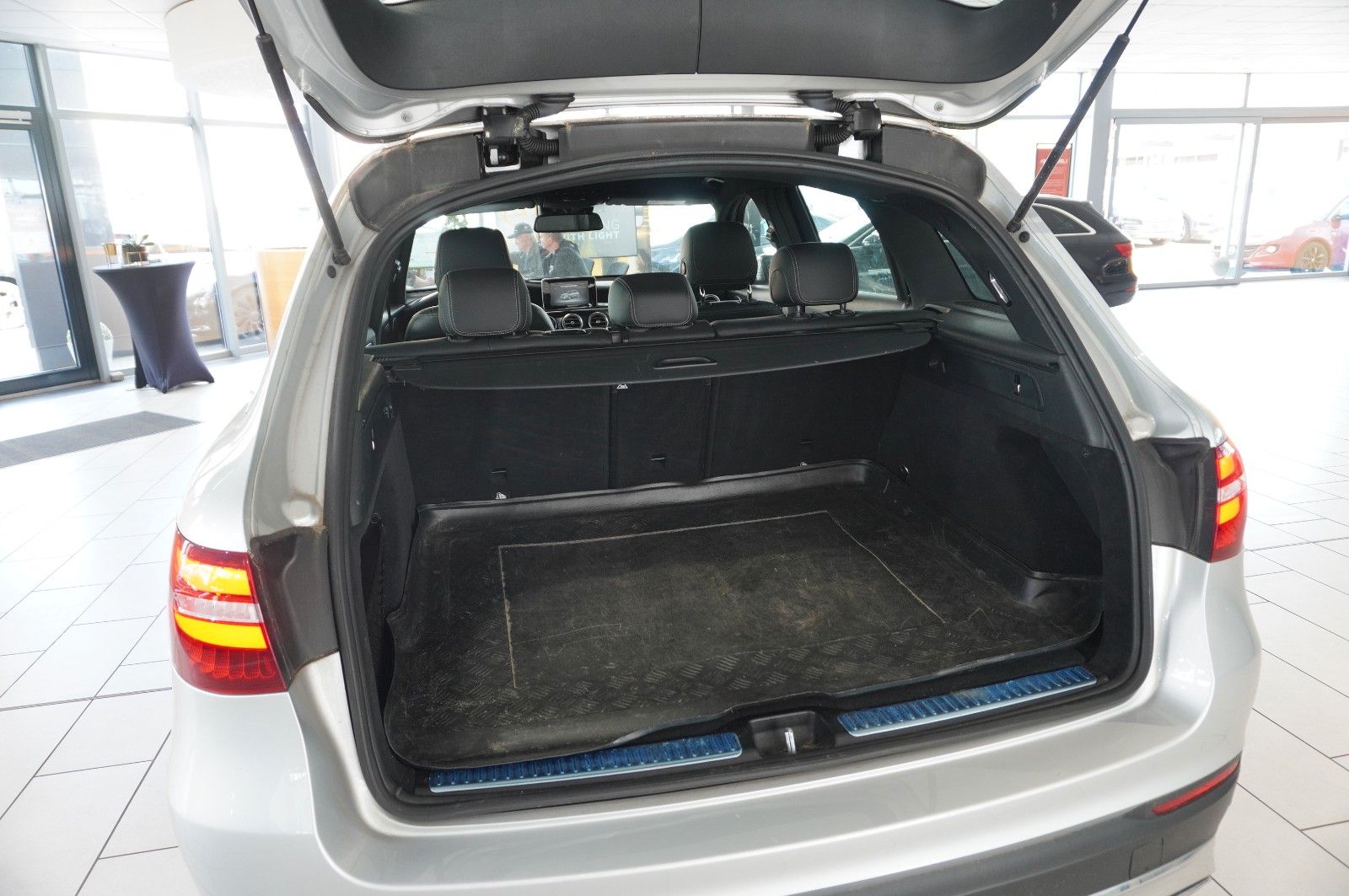 Fahrzeugabbildung Mercedes-Benz GLC 220D EXCLUSIVE 4MATIC NAVI/LED/KAMERA/SH/AHK