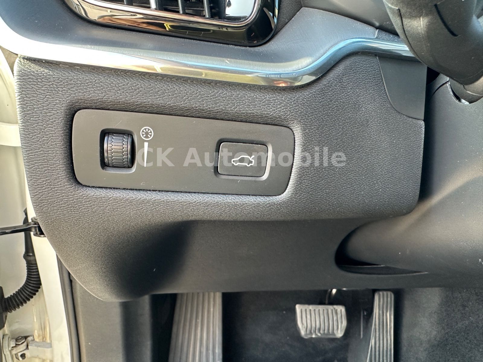 Fahrzeugabbildung Volvo XC60 B4 Momentum Pro AWD/Navi/Leder/Pano/LED/Kam