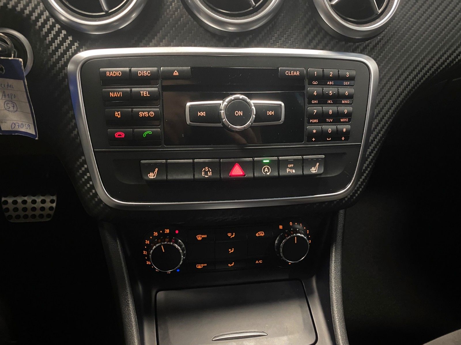 Fahrzeugabbildung Mercedes-Benz A 180 StreetStyle+NAVI+18"+AMG Optik Paket+DCT+