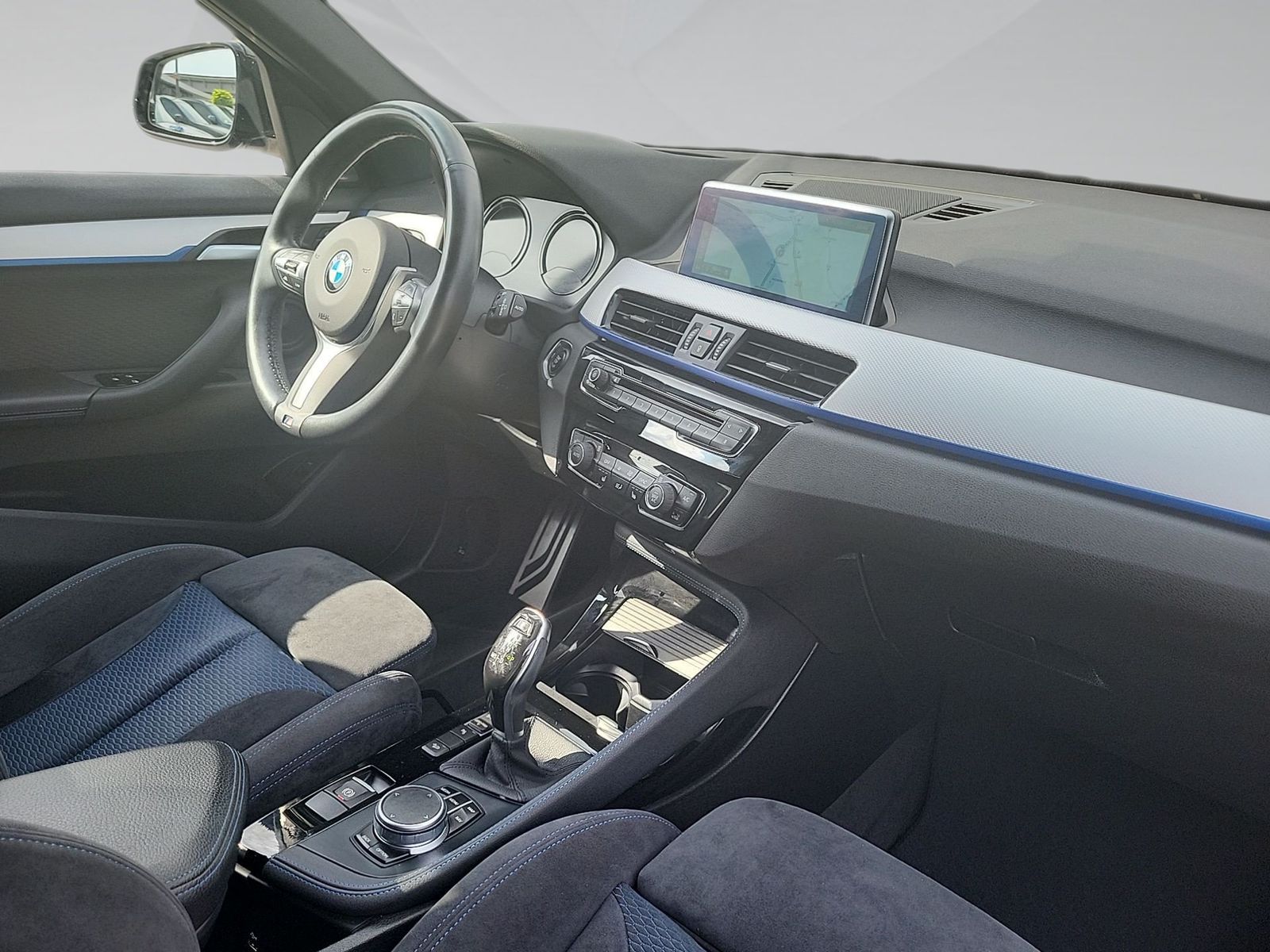 BMW X1 xDrive20i M SPORT LED ParkAss AHK ACC HeadUp foto 5