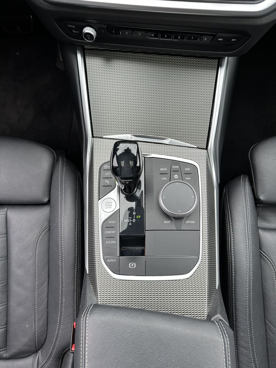 Fahrzeugabbildung BMW 320d Touring M-Sport NAV+LED+PANO+H&K+ACC+360°