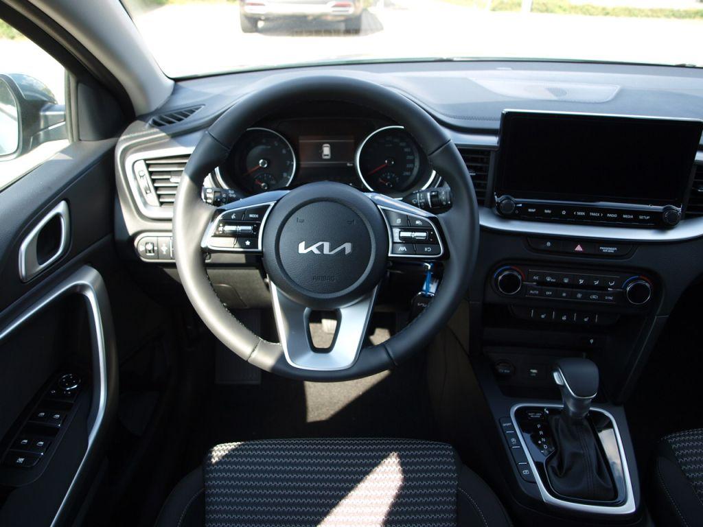 Kia Ceed SW 1.5 T DCT7 NAVI KAM ALU SHZG LED 4 WKR