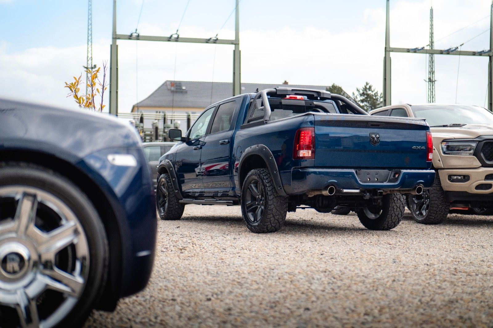 Fahrzeugabbildung Dodge RAM 5.7 V8 HEMI 4x4 OFFROAD Night Edition *19%*