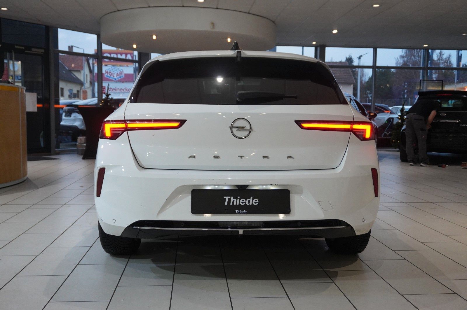 Fahrzeugabbildung Opel Astra L Lim. 1.2T ELEGANCE NAVI/LED/KAMERA/SPORT