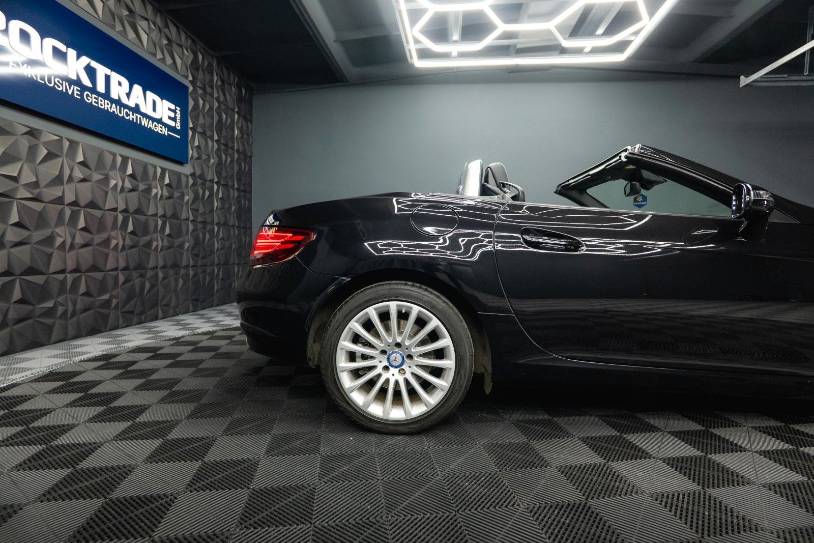 Fahrzeugabbildung Mercedes-Benz SLC 200 Roadster Sport *Sportabgas*Pano*Navi*