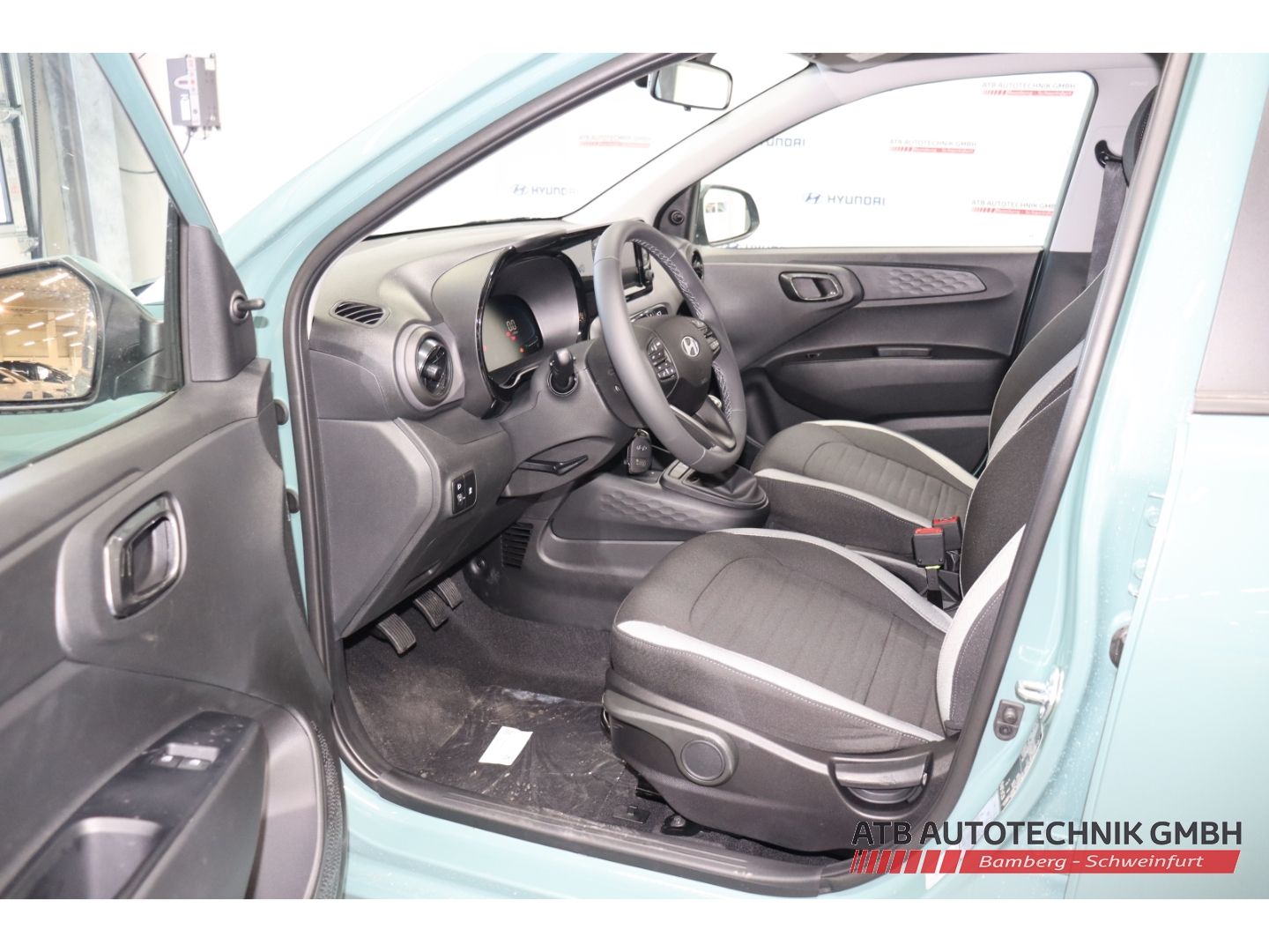Fahrzeugabbildung Hyundai i10 Select MY25 1.0 Benzin 63 PS 5-MT 2WD Navi A