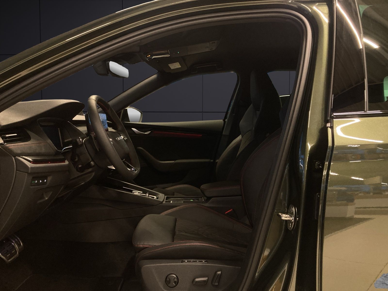 Fahrzeugabbildung SKODA Octavia Combi RS 2.0 TSI DSG AHK CANTON MATRIX