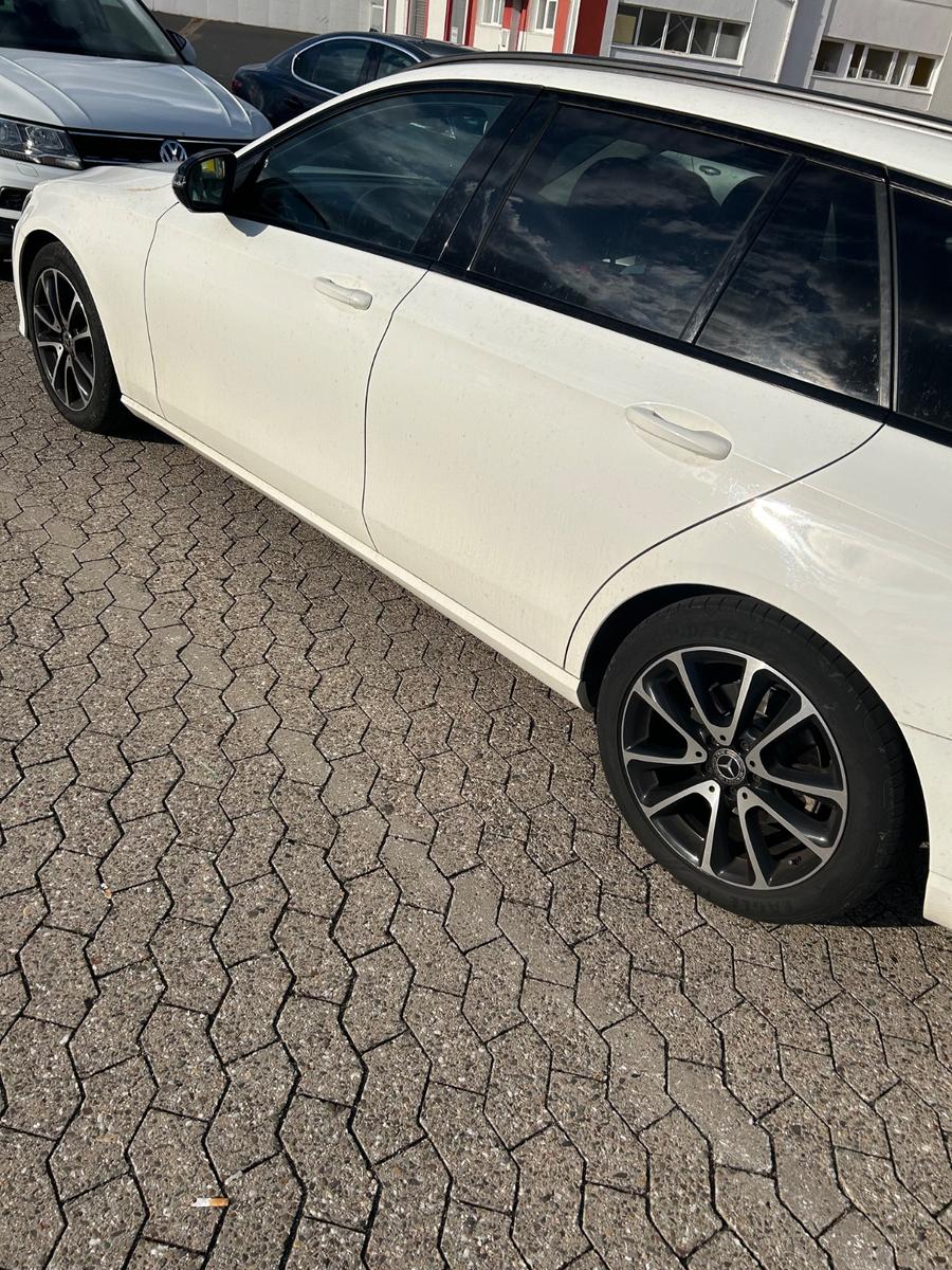 Mercedes-Benz E 220 d Autom. -
