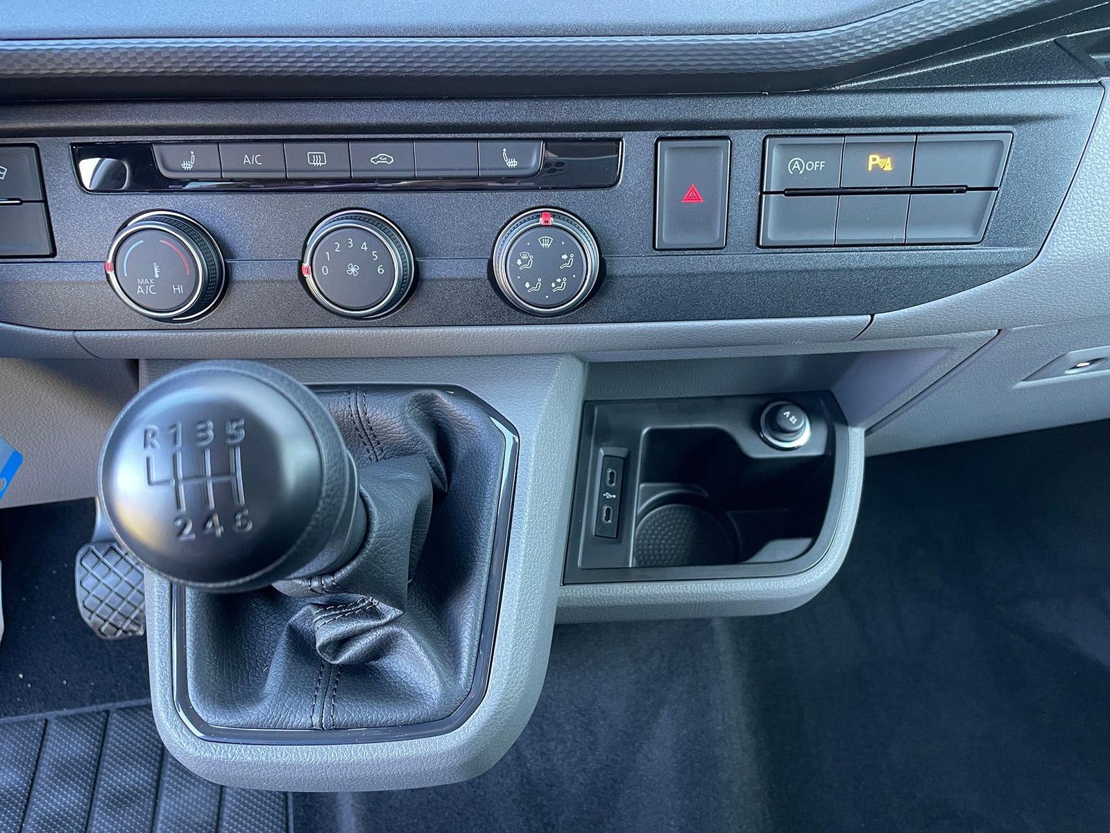 Volkswagen T6.1 Transporter Kombi KR LED STANDHZ ACC NAVI