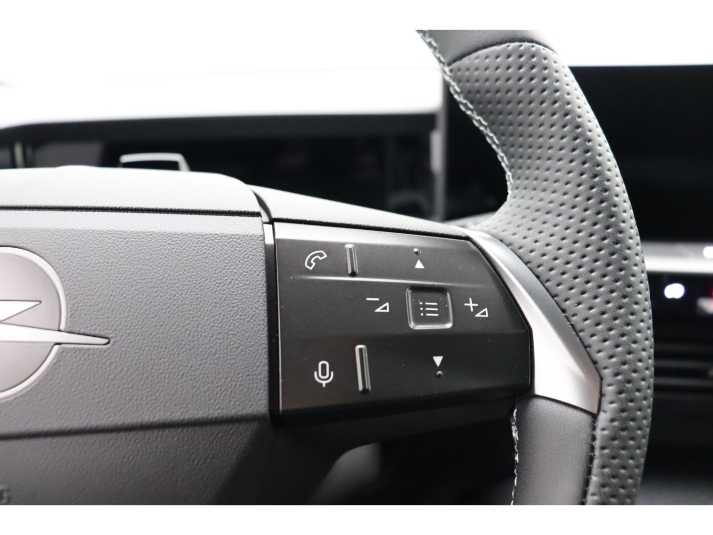 Fahrzeugabbildung Opel Grandland Electric 157 kW GS Tech Paket,Allwette