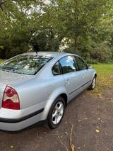 Volkswagen Auto Passat 1.6 aus 2001 - gebrauchte VW Passat aus dem Jahr 2001