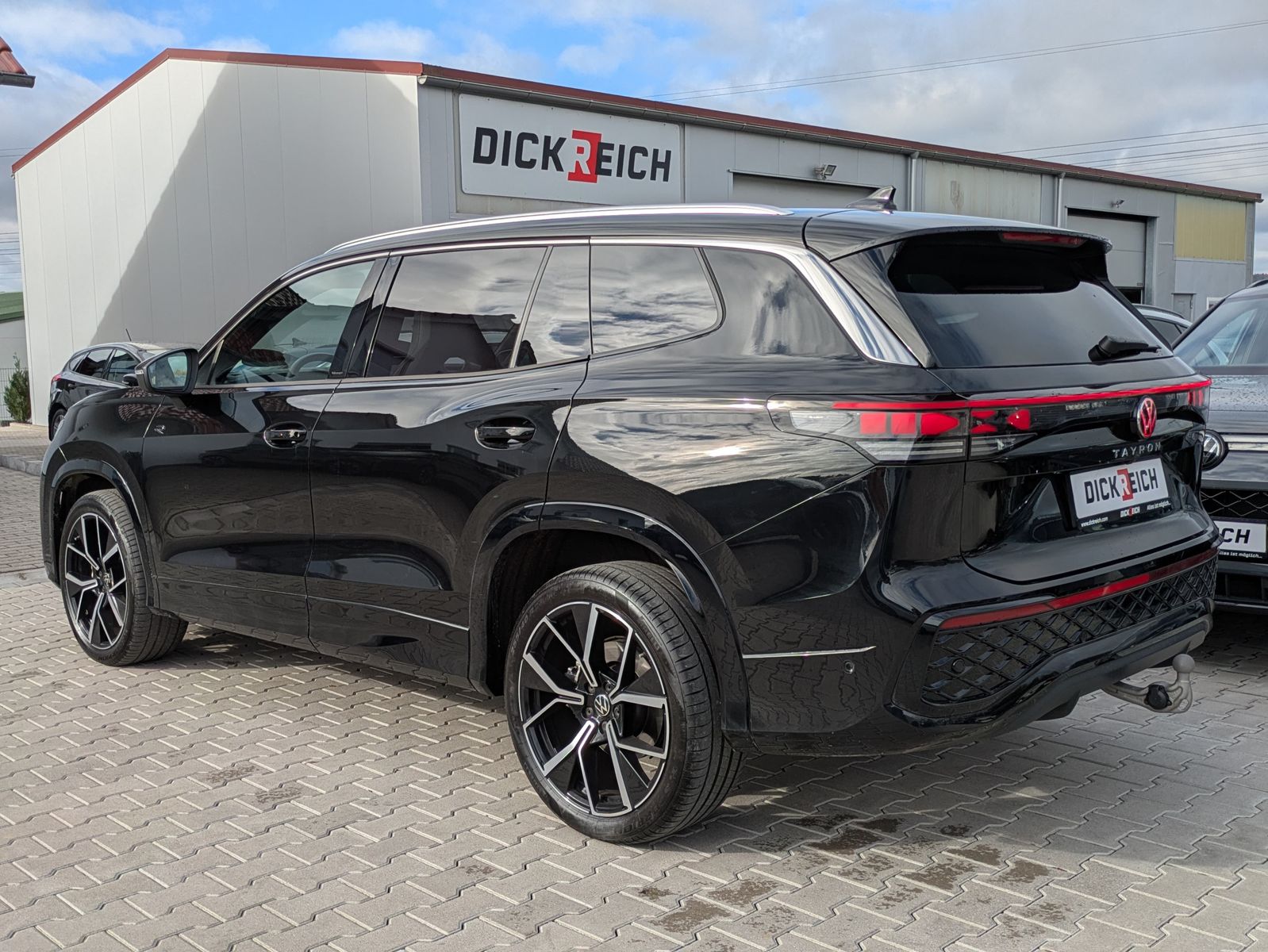 Fahrzeugabbildung Volkswagen Tayron 2.0 TDI 4M R-Line 7Si*MATRIX*AHK*PANO*HUD