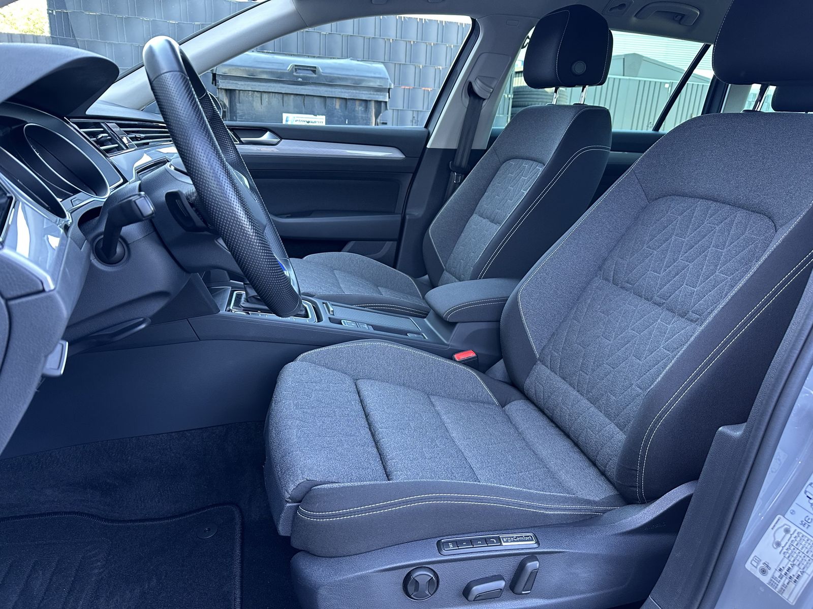 Fahrzeugabbildung Volkswagen Passat Variant 1.4 eHybrid GTE NAV+LED+ACC+AHK