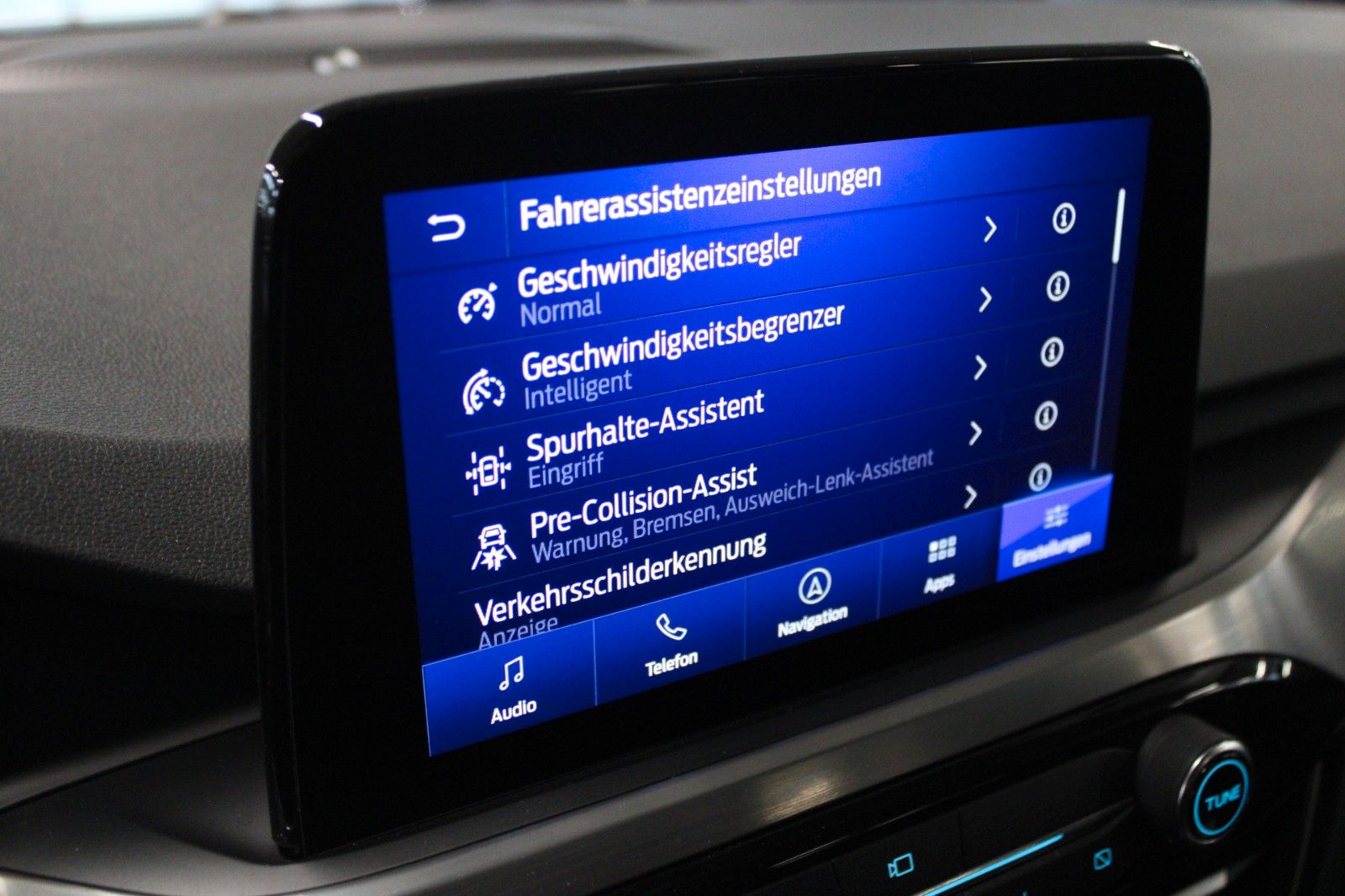 Fahrzeugabbildung Ford Kuga PHEV Titanium X AHK LED HUD 2xCam WinterP.