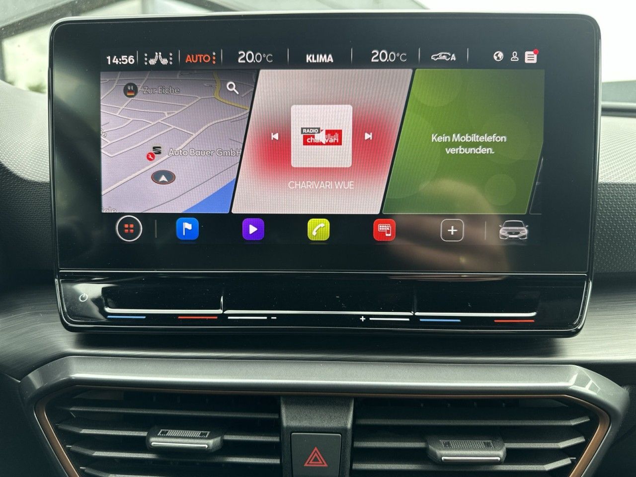 Fahrzeugabbildung CUPRA Leon VZ 2.0TSI 300 PS DSG*KW-Gewinde*Cam* - mit KI generiert/bearbeitet