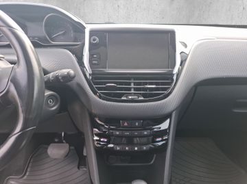 Peugeot 2008 Allure 1.2 PureTech 110 Pano+SHZ+Sportp.