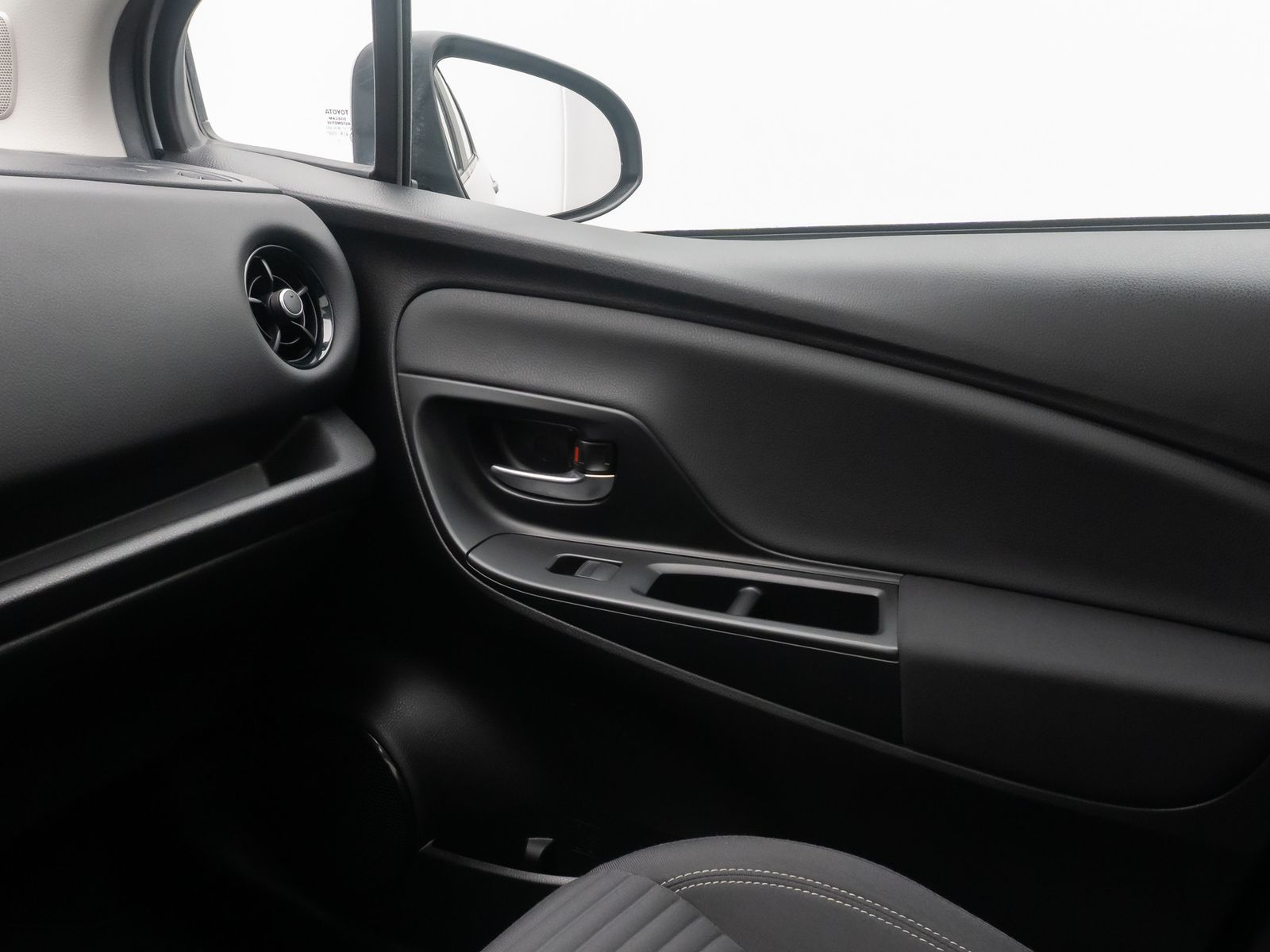 Fahrzeugabbildung Toyota Yaris Hybrid Basis Tempomat Touch KlimaAt HAC LM