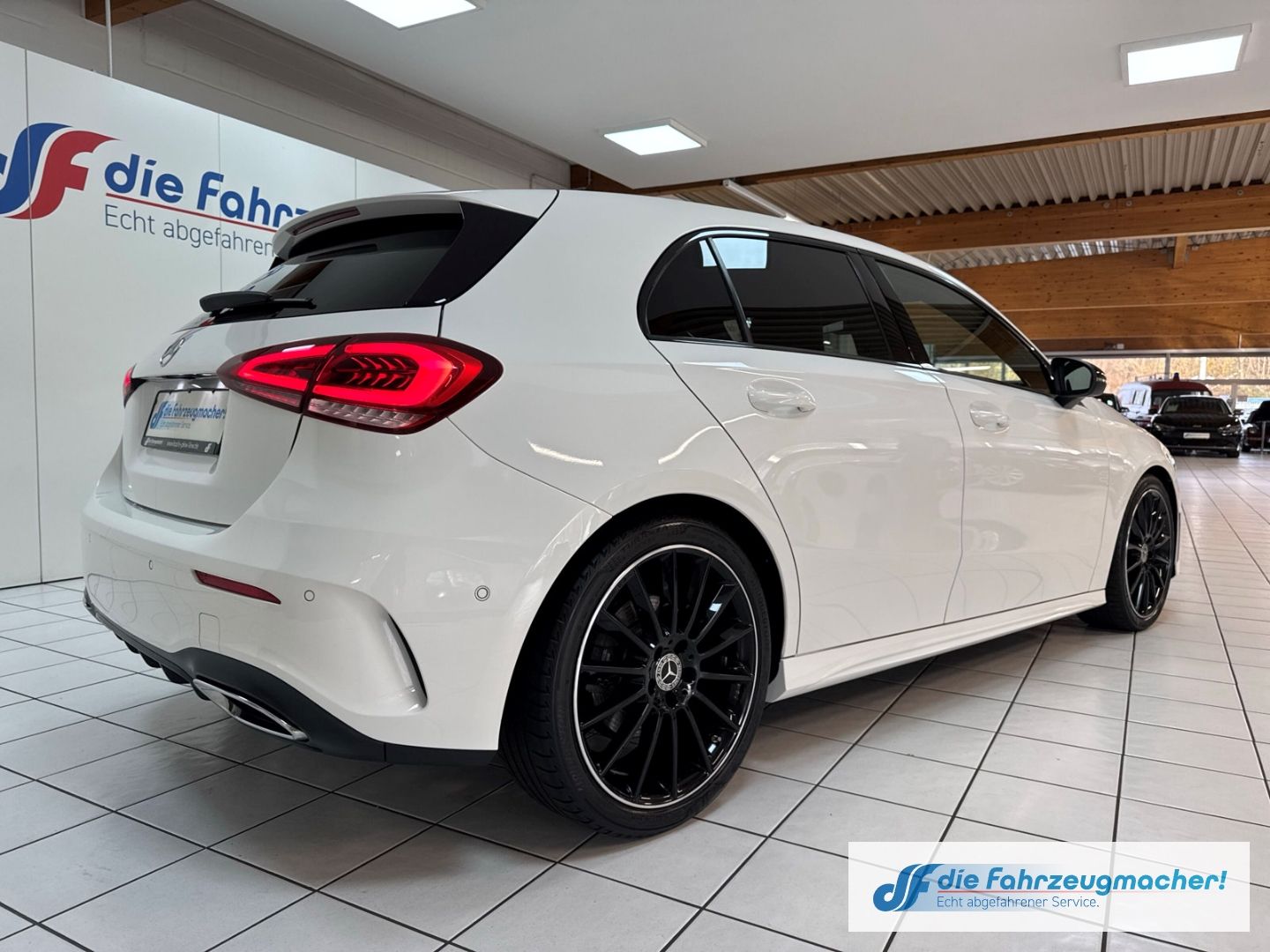 Fahrzeugabbildung Mercedes-Benz A 250 AMG Sportpaket HUD Navi Digitales Cockpit