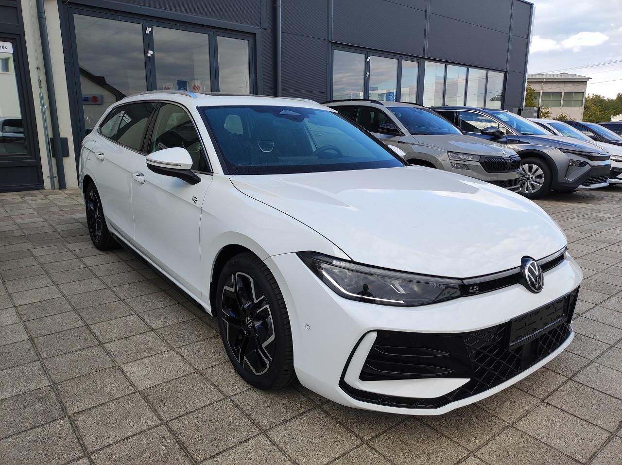 Volkswagen Passat Variant Passat 2.0 TDI 4MOT DSG R-Line AHK DCC Pano Stan