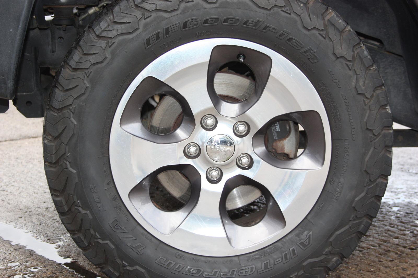 JEEP WRANGLER 2.8 SAHARA AUTO. GPS / CUIR / ATTELAGE / LED | 200 ch | 4X4 | ATTELAGE FIXE | PANORAMA | SELLERIE CUIR