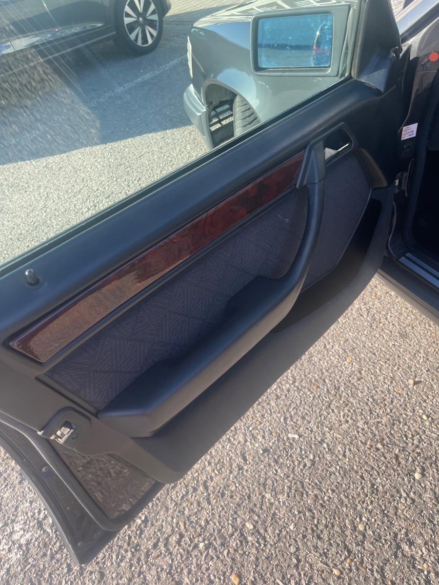 Mercedes-Benz E 220 T Automatik/Klima/Schiebedach