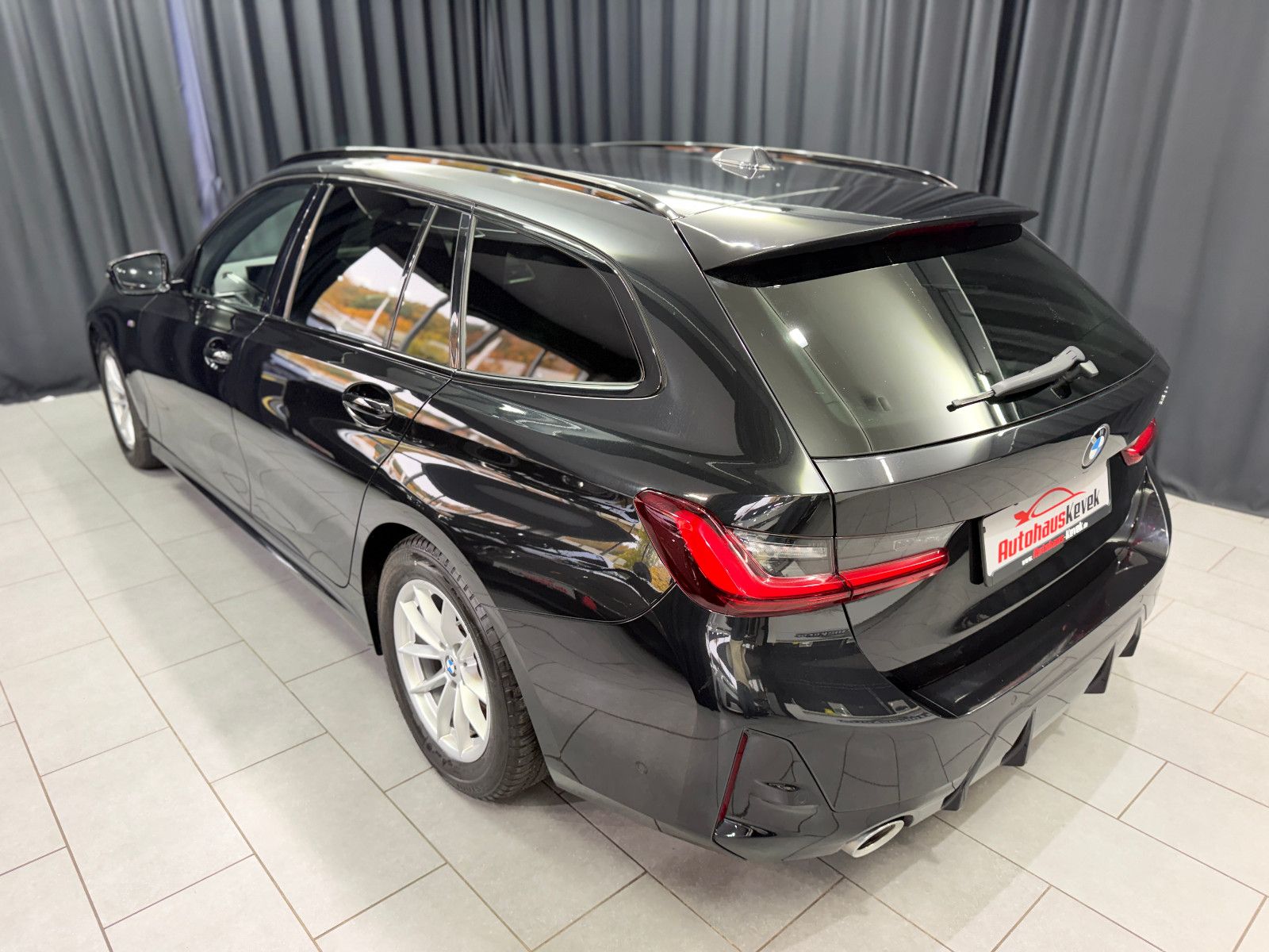 Fahrzeugabbildung BMW 320i Touring M Sport|HIFI|RF-CAM|ACC