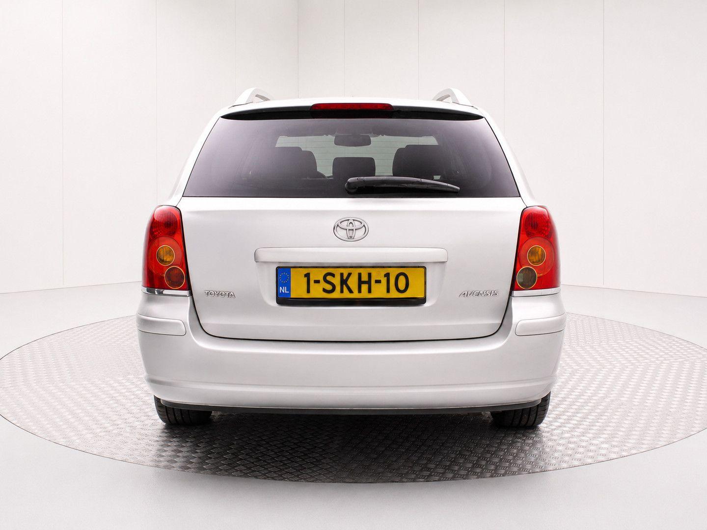 Toyota Avensis 2005 — двигун 1.794 cm³, 131 HP (96kW)