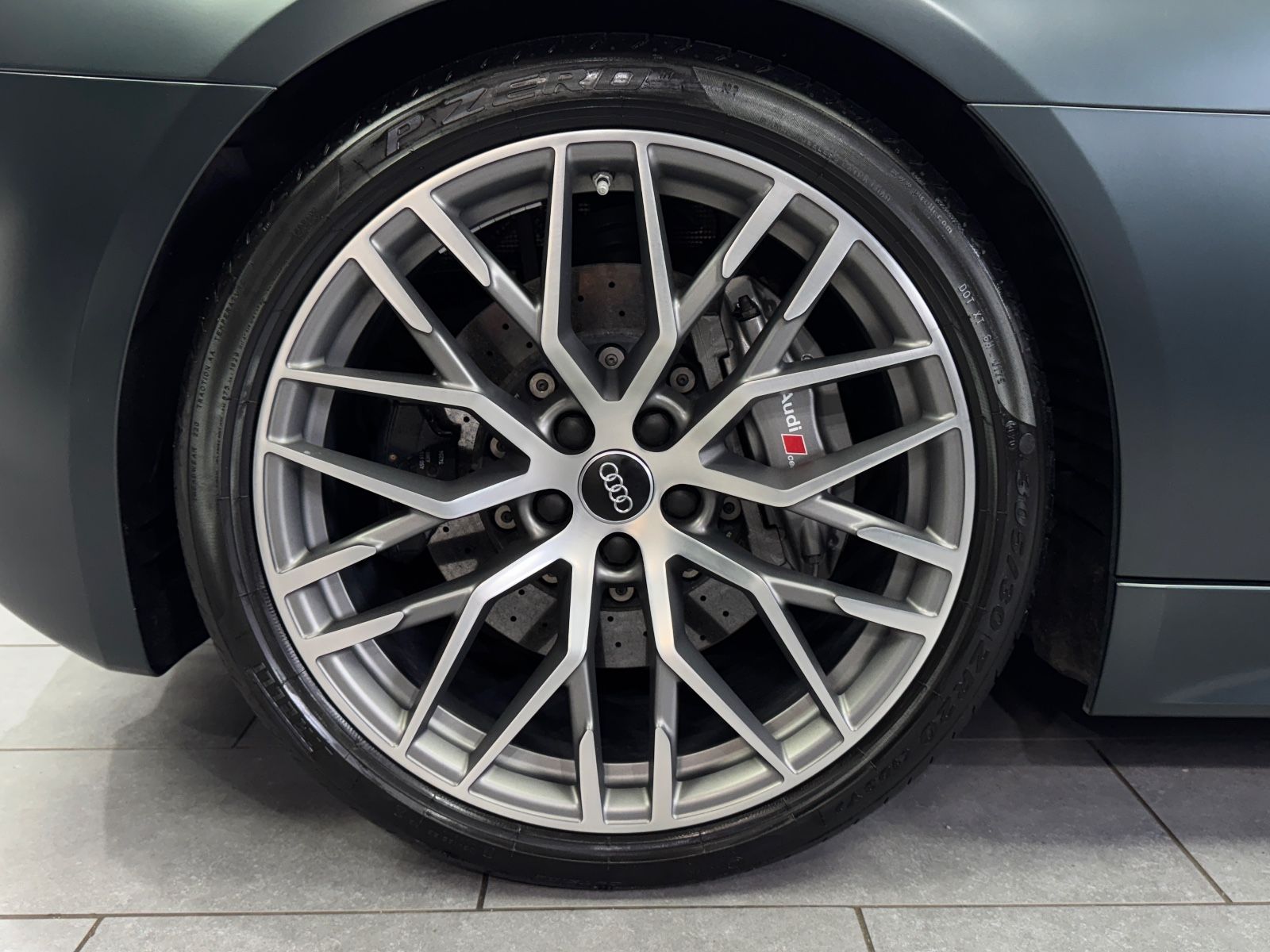 Fahrzeugabbildung Audi R8 Coupe 5.2 FSI V10 plus|CARBON|VOLL