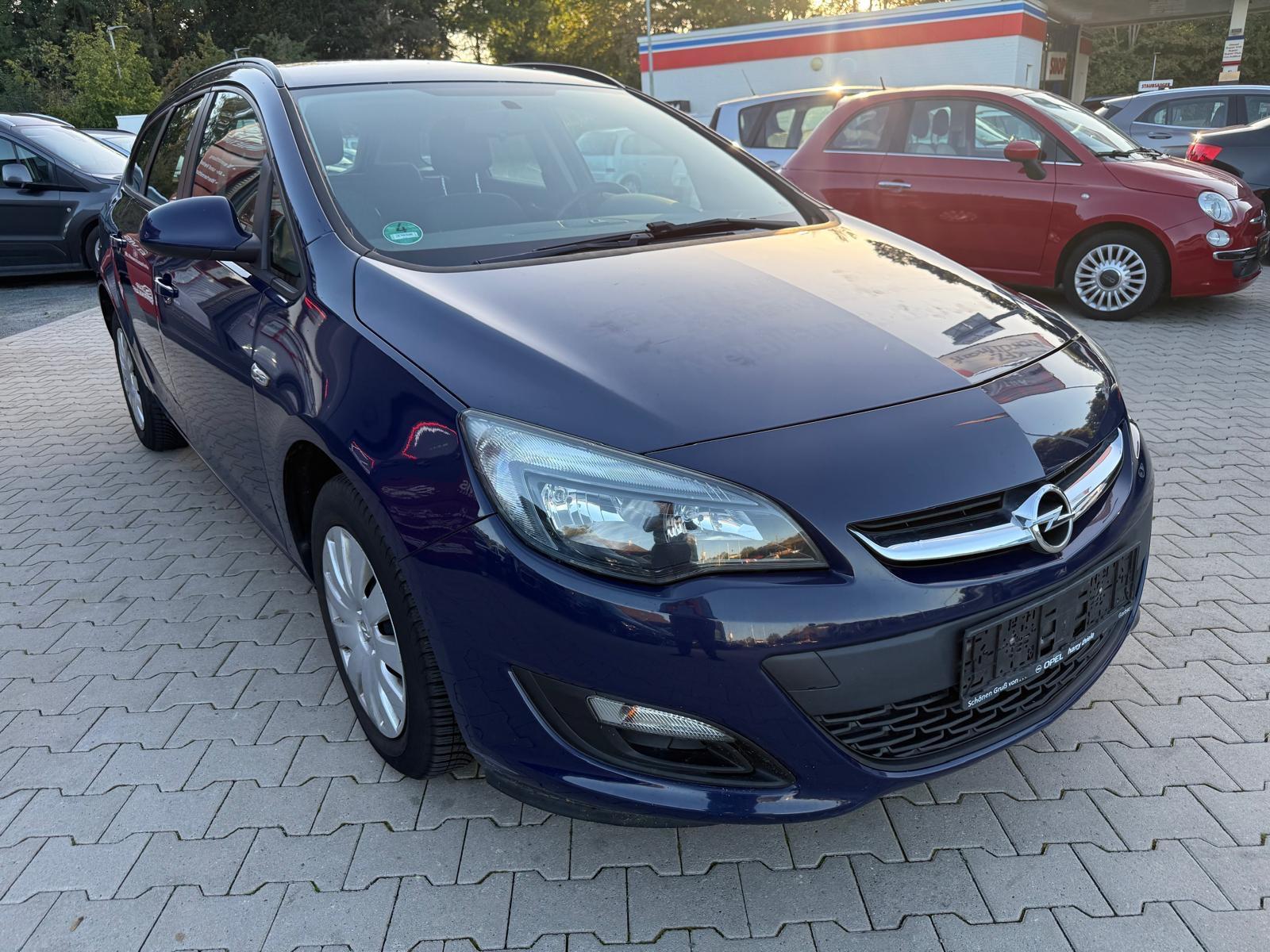 Opel Astra 2015 — interior