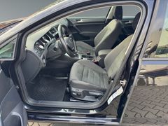 Fahrzeugabbildung Volkswagen Golf VII Variant Comfortline Navi Sitzh. AHK
