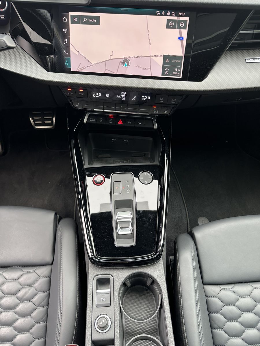 Fahrzeugabbildung Audi RS3 2.5 TFSI Qu NAV+LED+ACC+360°+PANO+B&O+HUD
