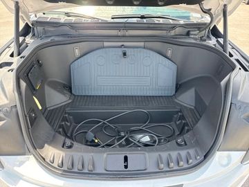 Ford F 150 Lightning XLT 2025 weiss im Vorlauf